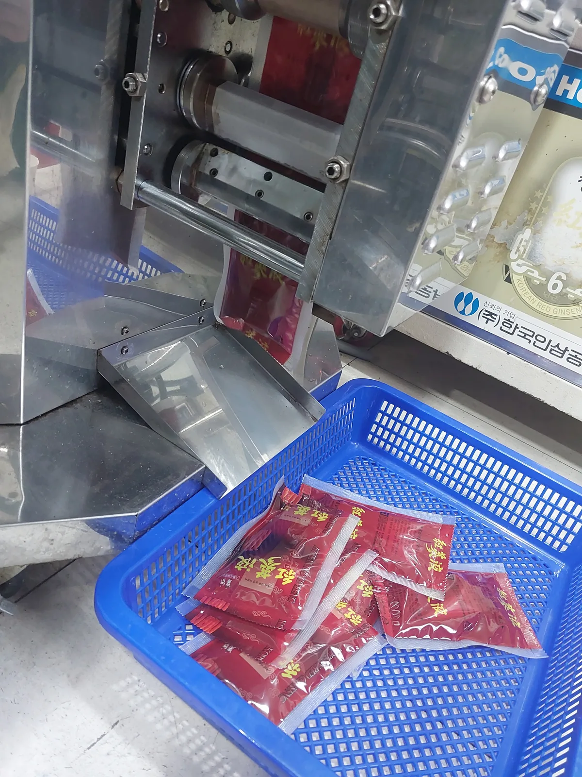 대야에 담긴 살아있는 장어